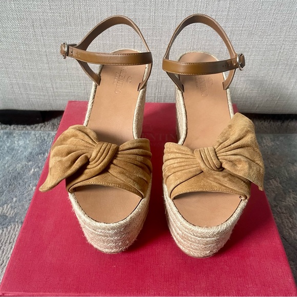 Valentino Suede Bow Wedges - Picture 3 of 14